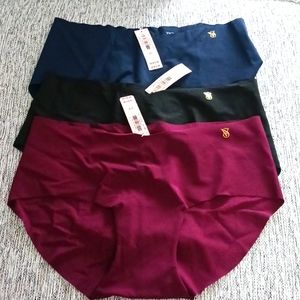 NWT Victoria's secret 3 no-show hiphugger panty in classic